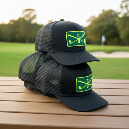 GU Trucker caps sort – norsk premium golfcaps med GolfUnity-logo - stablet